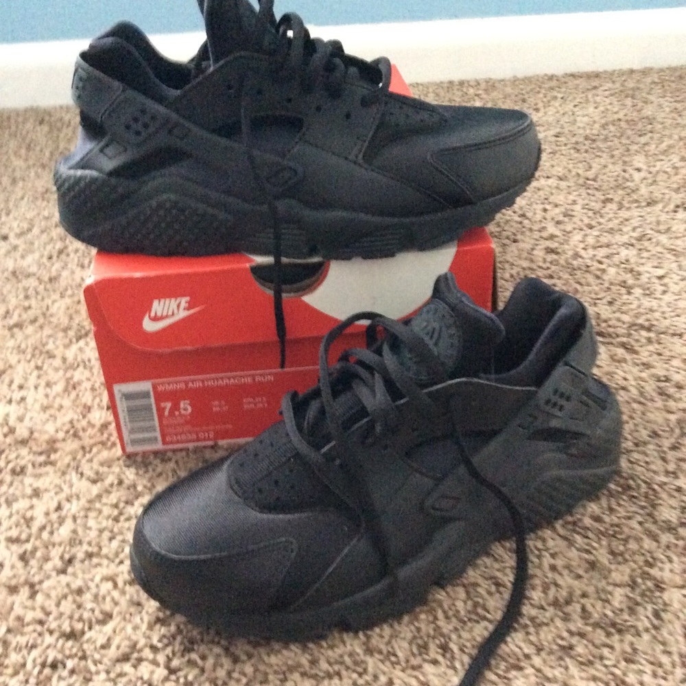 Gently used Nike Huaraches